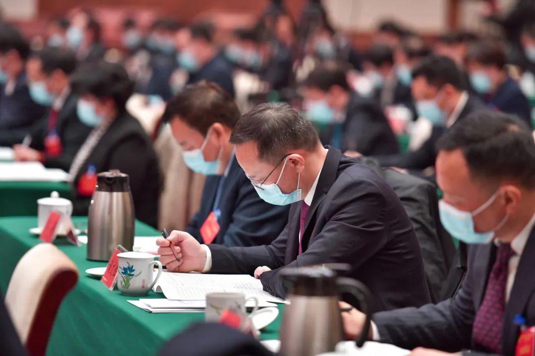 一起来探班，跟着镜头走进省纪委全会…… 
