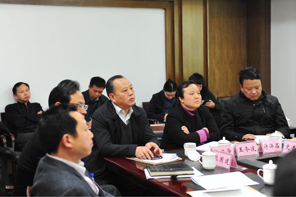 突出"三个转变" 强化监督明职责